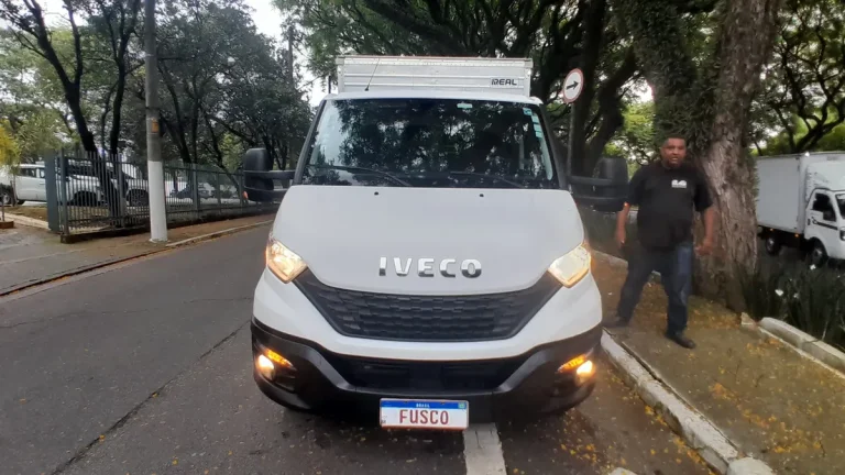 Caminhão Iveco Daily 70.170 Cabine Dupla 2022 Baú