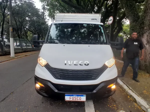 Caminhão Iveco Daily 70.170 Cabine Dupla 2022 Baú