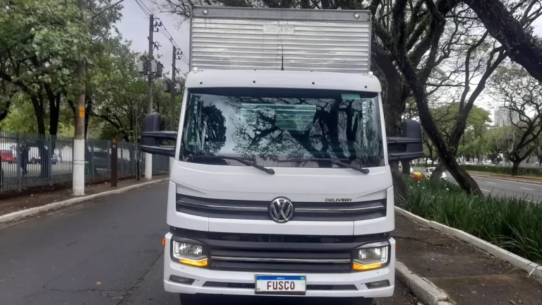 Caminhão Volkswagen 11.180 Delivery 2023 Baú