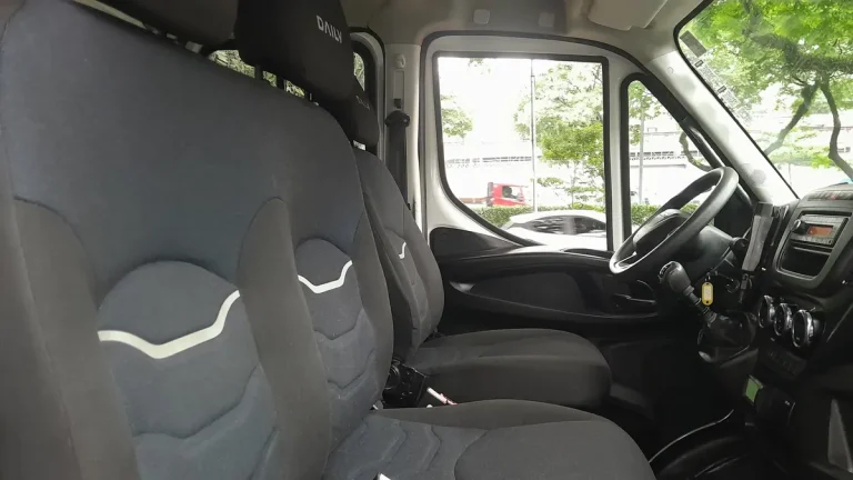 Caminhão Iveco Daily 70.170 Cabine Dupla 2022 Baú