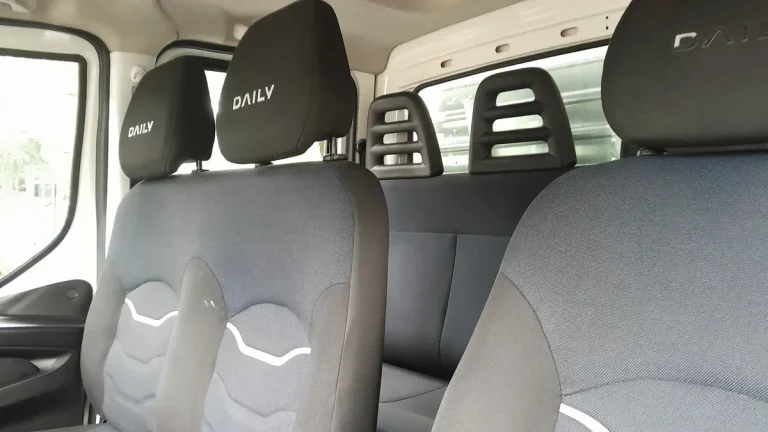 Caminhão Iveco Daily 70.170 Cabine Dupla 2022 Baú