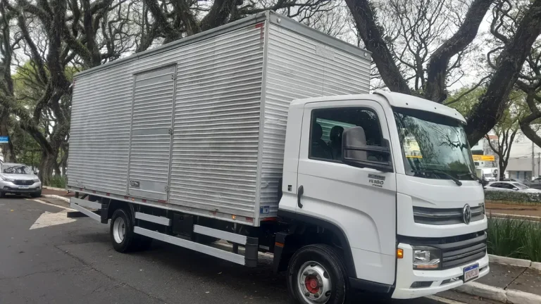 Caminhão Volkswagen 11.180 Delivery 2023 Baú