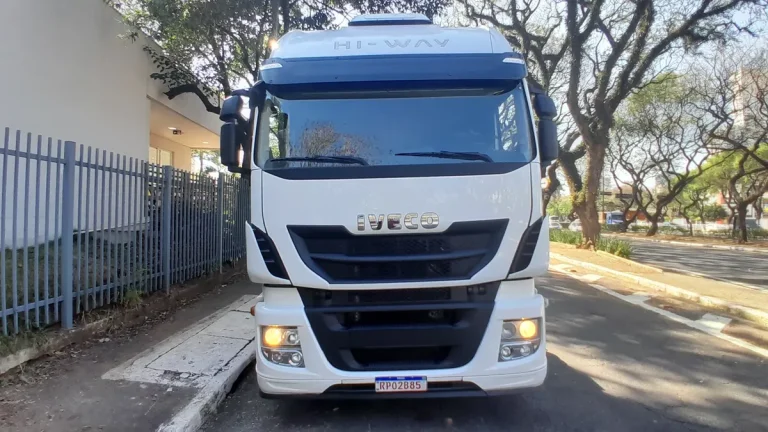 Caminhão Iveco Stralis Hi-way 480 6×4