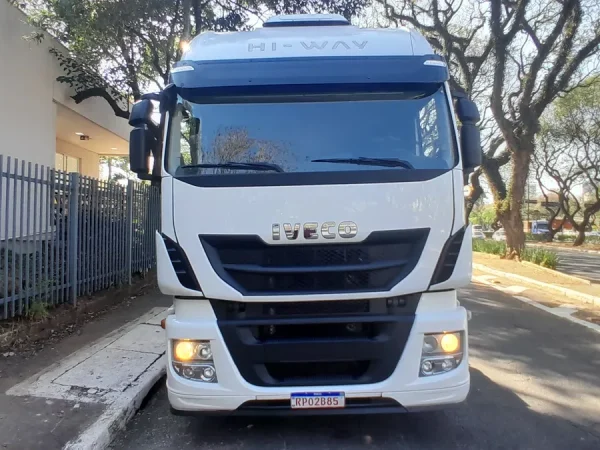 Caminhão Iveco Stralis Hi-way 480 6×4
