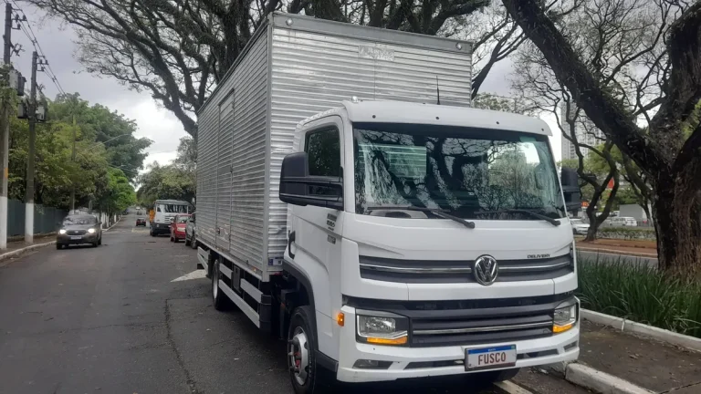 Caminhão Volkswagen 11.180 Delivery 2023 Baú